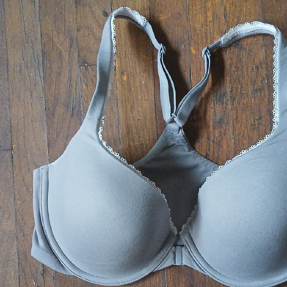 Victoria's Secret Seamless Bra Intimates - Picture 6 of 11